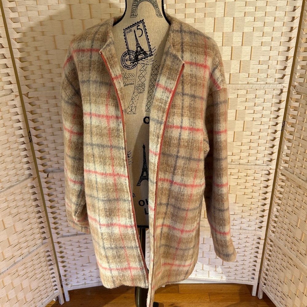Bernardo plaid pink, gray and ivory wool blend jacket. Women’s XL